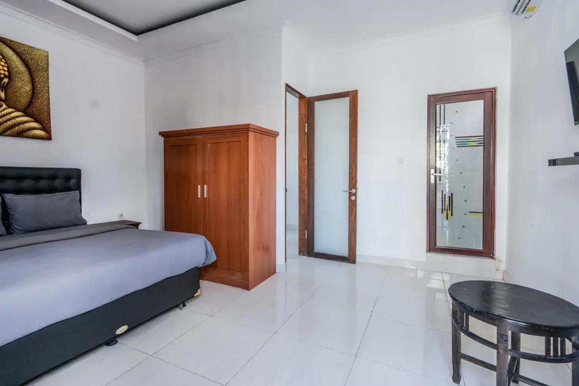 Ceria Guesthouse Seminyak Mitra Reddoorz Buitenkant foto