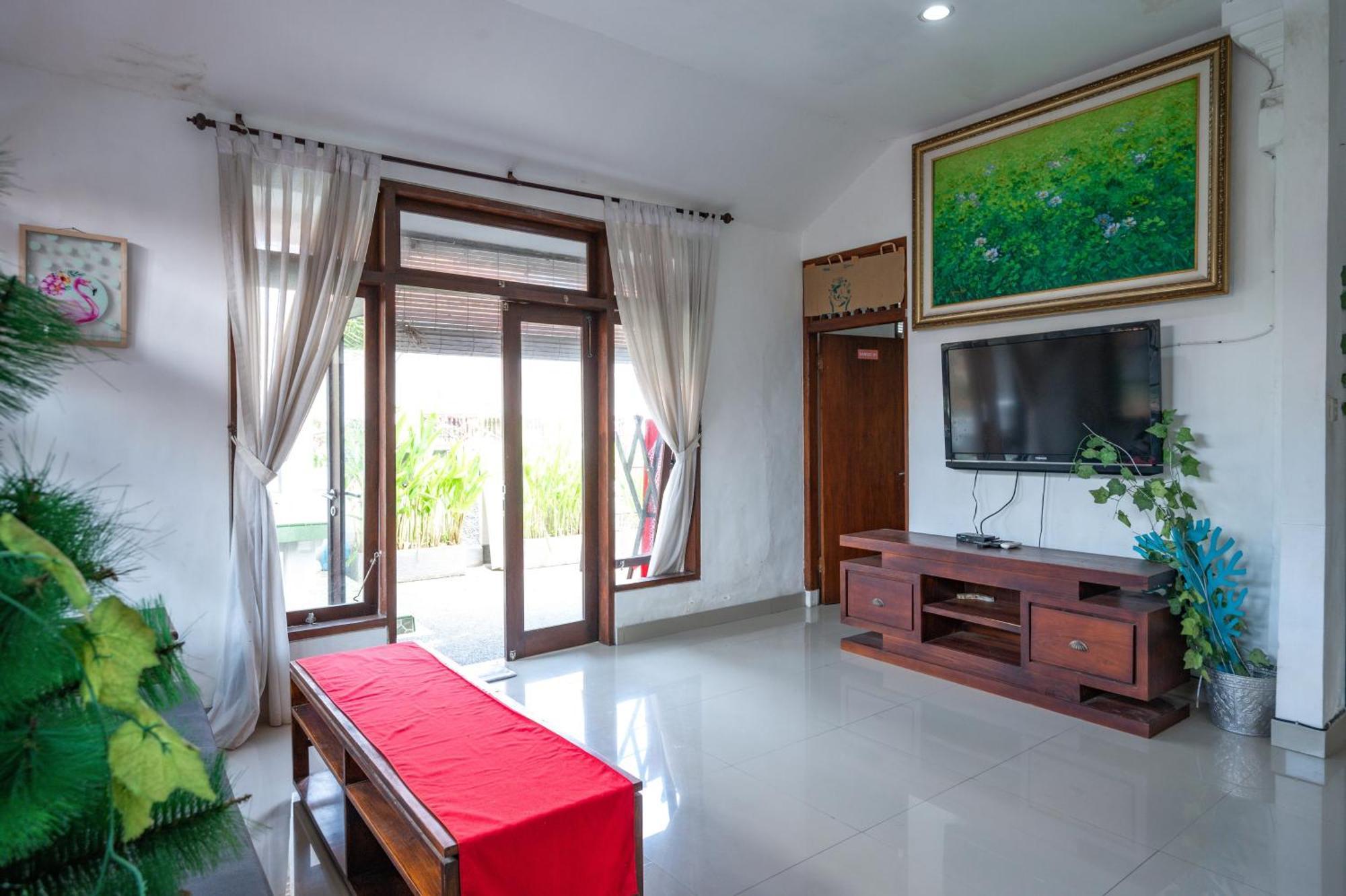 Ceria Guesthouse Seminyak Mitra Reddoorz Buitenkant foto