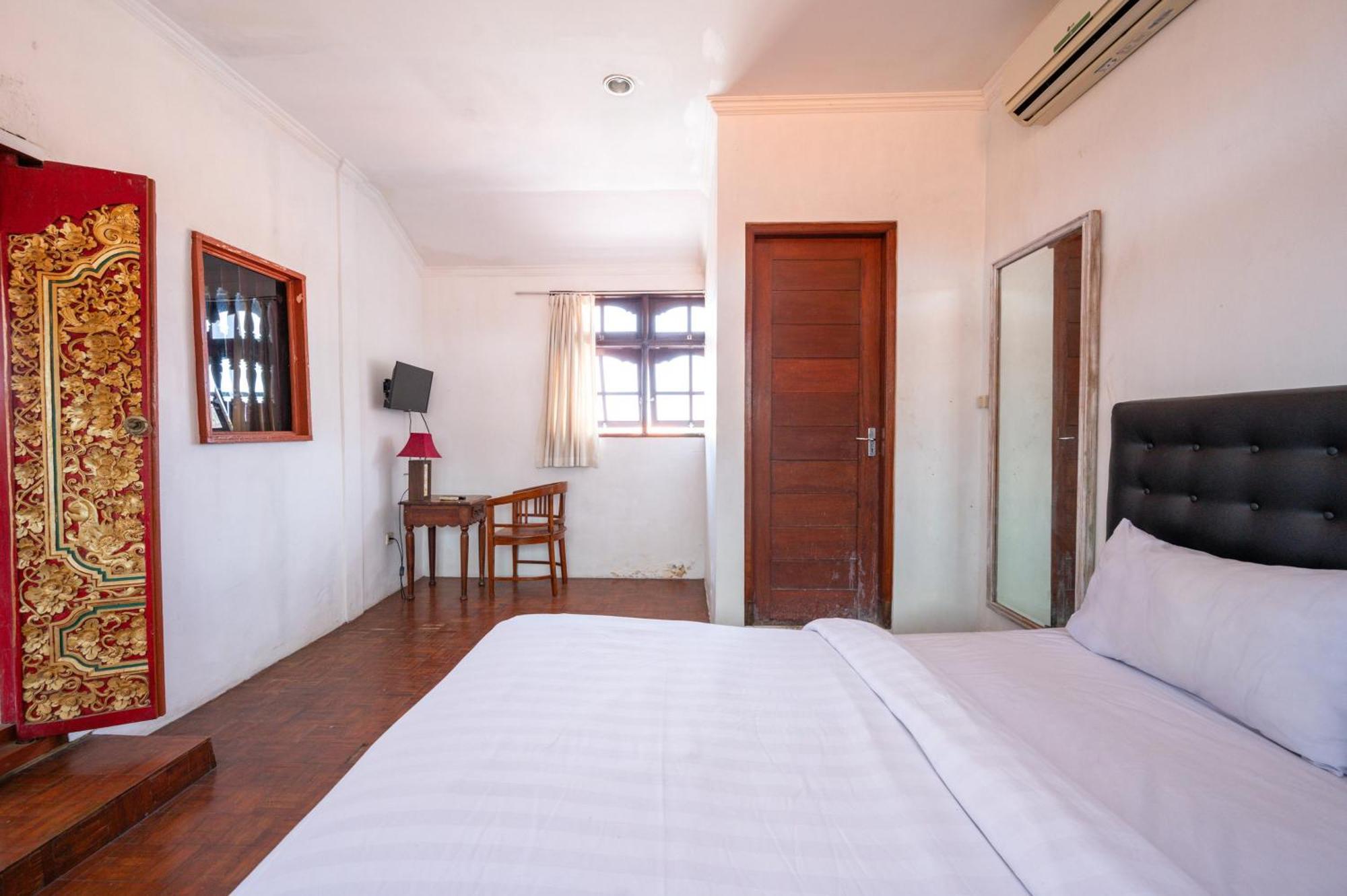 Ceria Guesthouse Seminyak Mitra Reddoorz Buitenkant foto