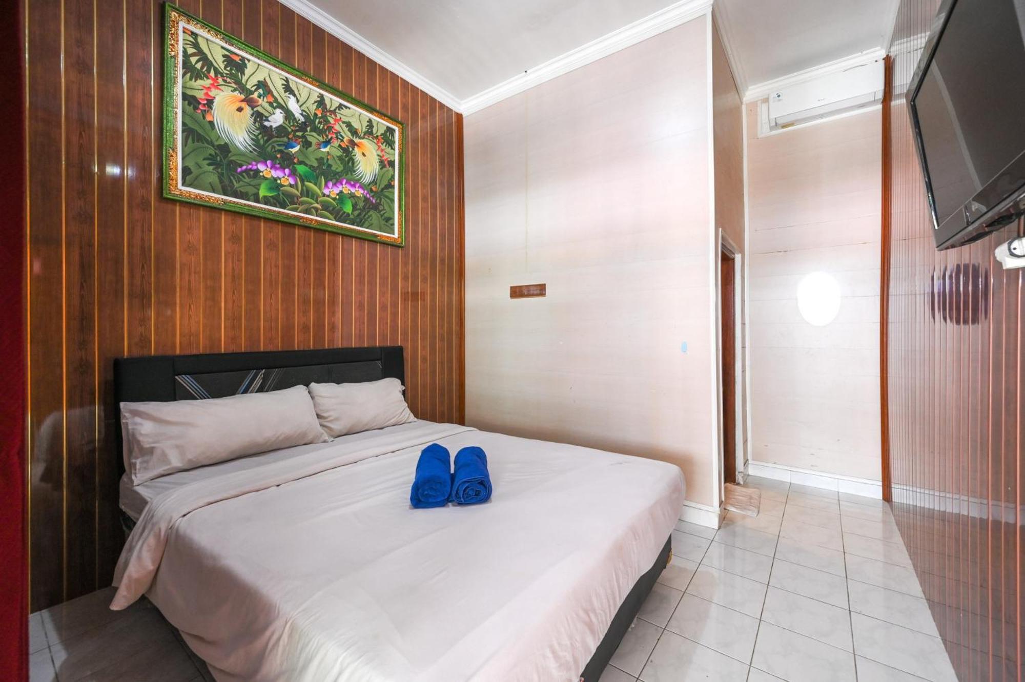 Ceria Guesthouse Seminyak Mitra Reddoorz Buitenkant foto