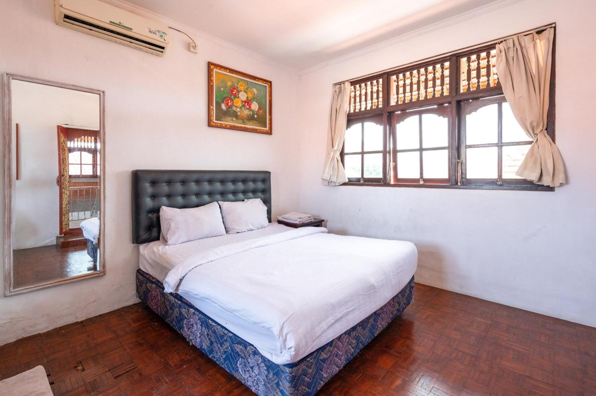 Ceria Guesthouse Seminyak Mitra Reddoorz Buitenkant foto