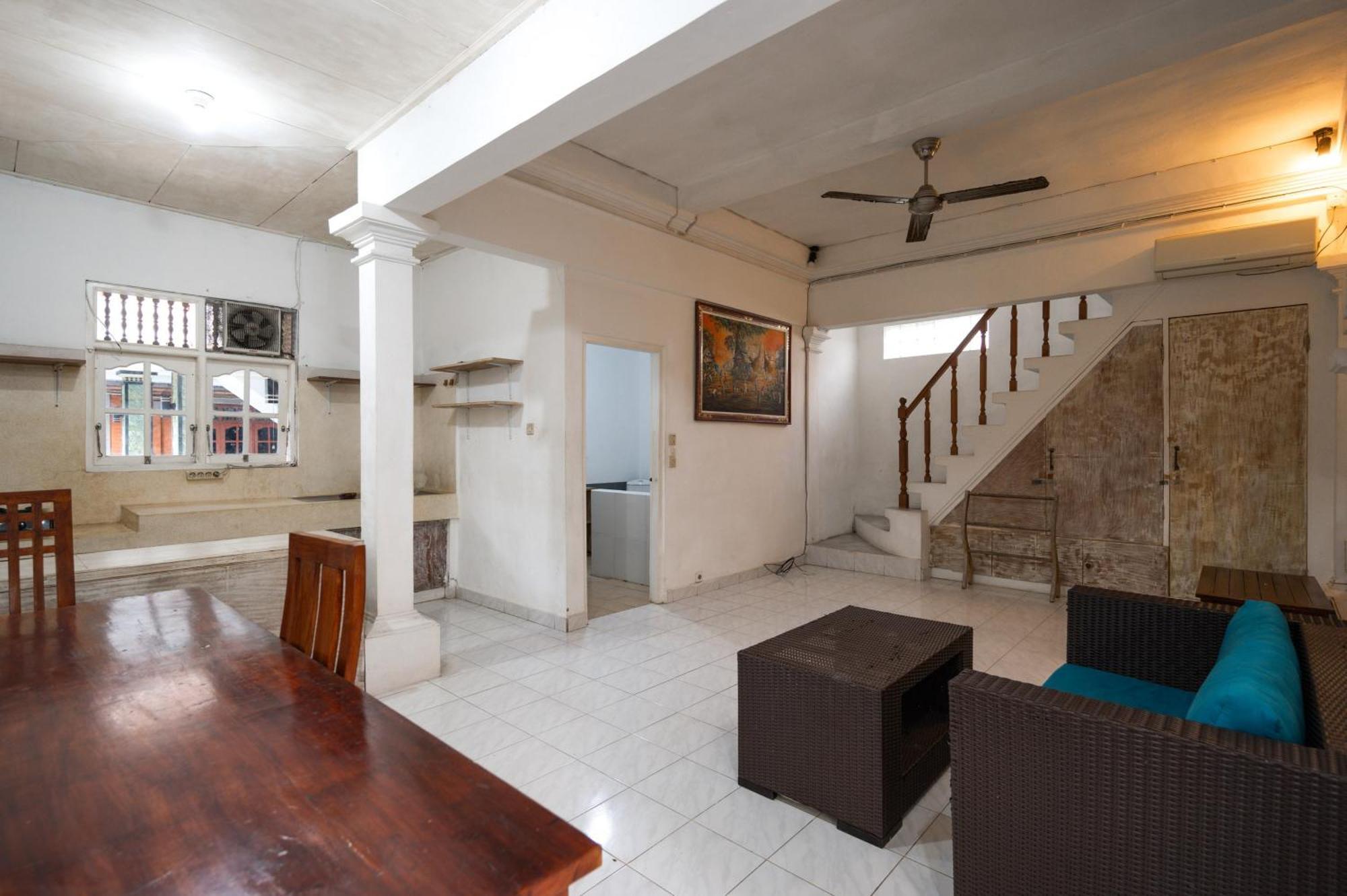 Ceria Guesthouse Seminyak Mitra Reddoorz Buitenkant foto