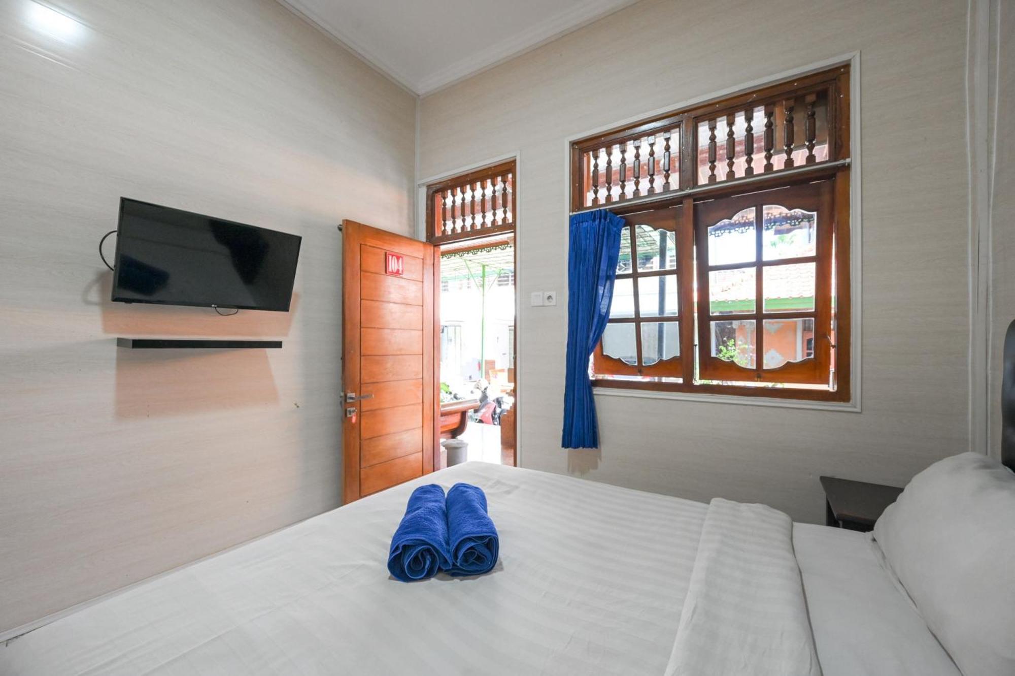 Ceria Guesthouse Seminyak Mitra Reddoorz Buitenkant foto