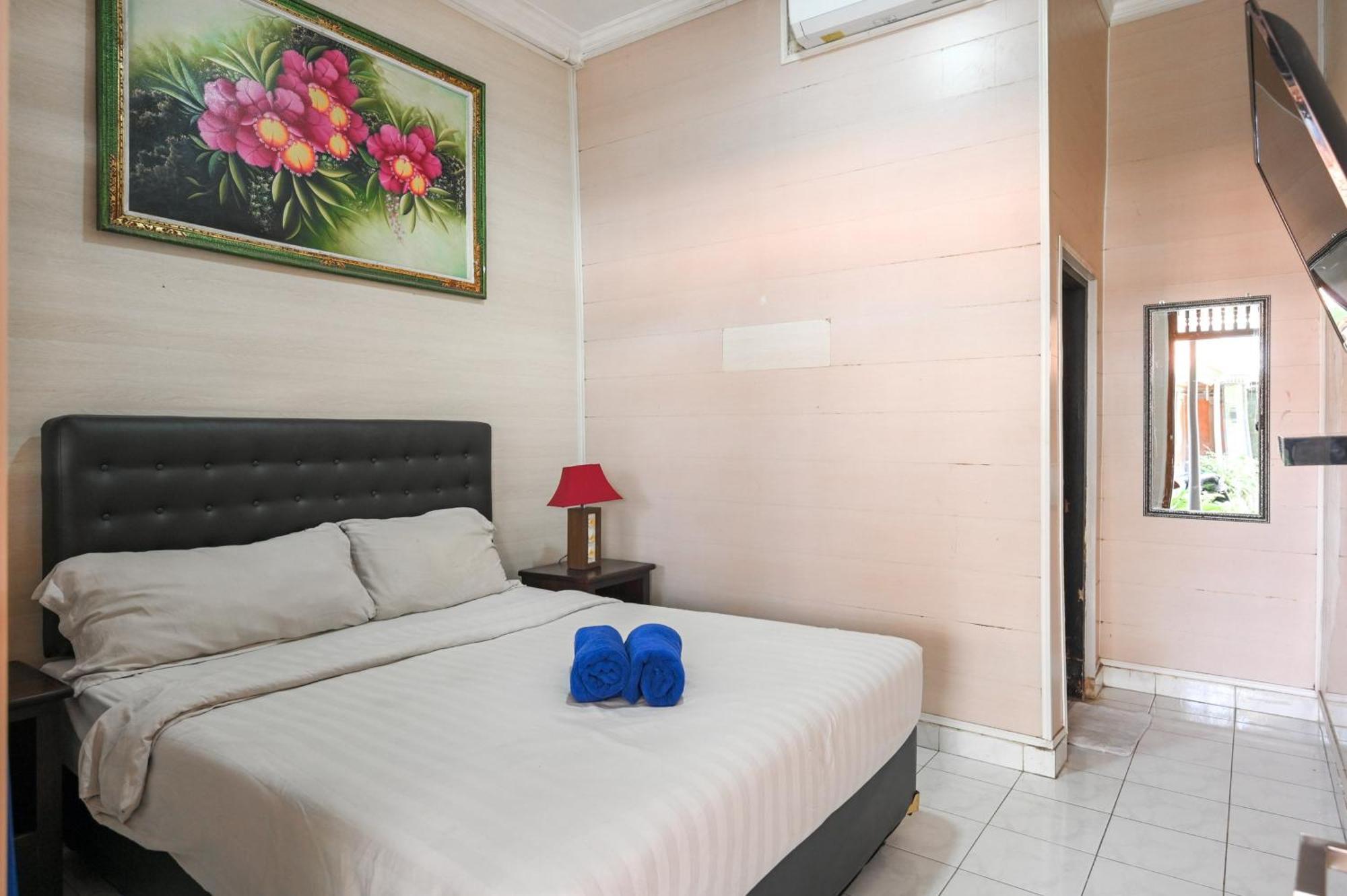 Ceria Guesthouse Seminyak Mitra Reddoorz Buitenkant foto