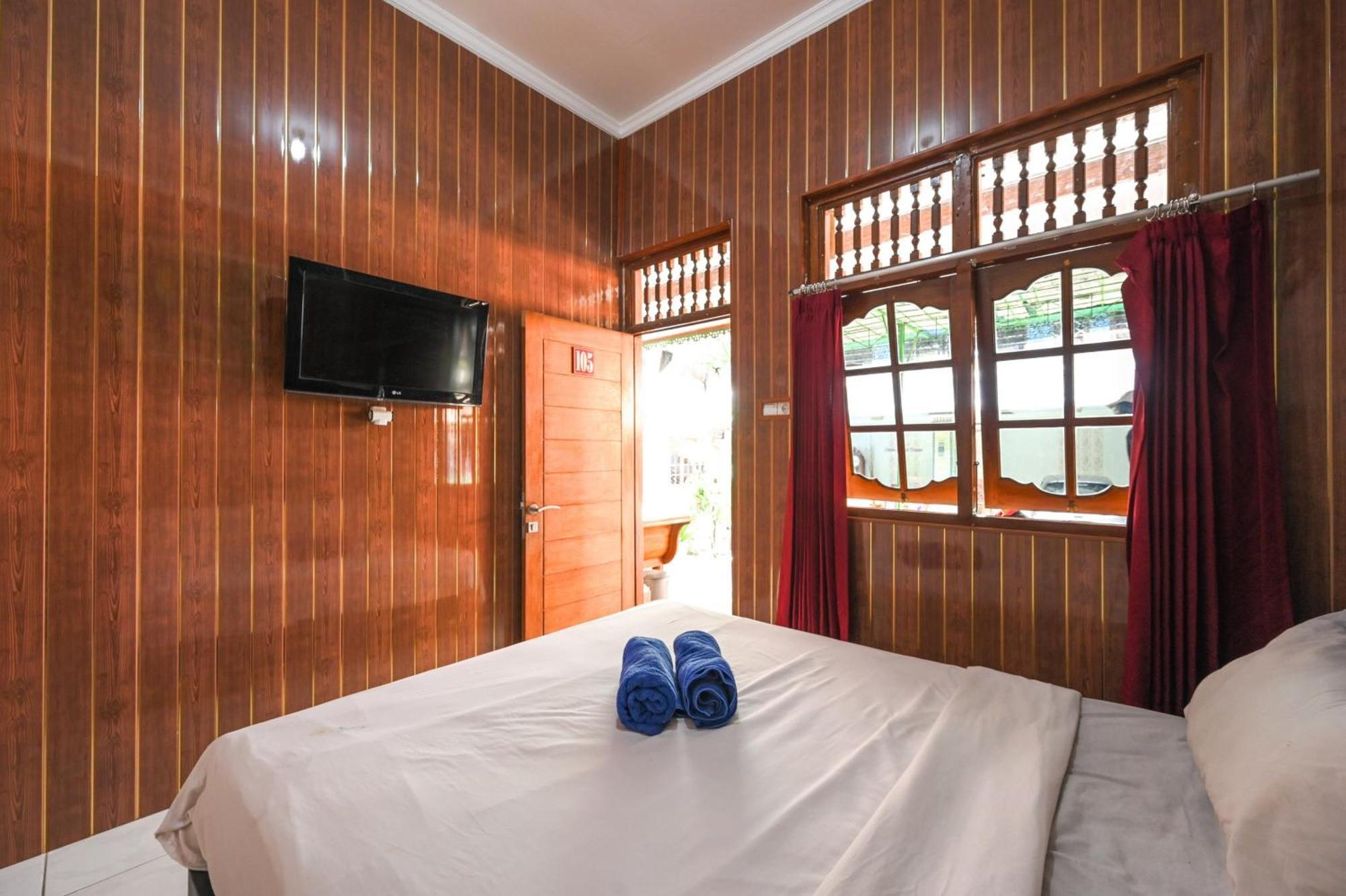 Ceria Guesthouse Seminyak Mitra Reddoorz Buitenkant foto