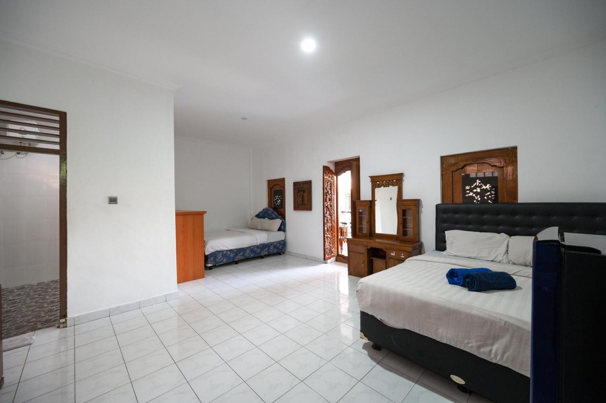 Ceria Guesthouse Seminyak Mitra Reddoorz Buitenkant foto