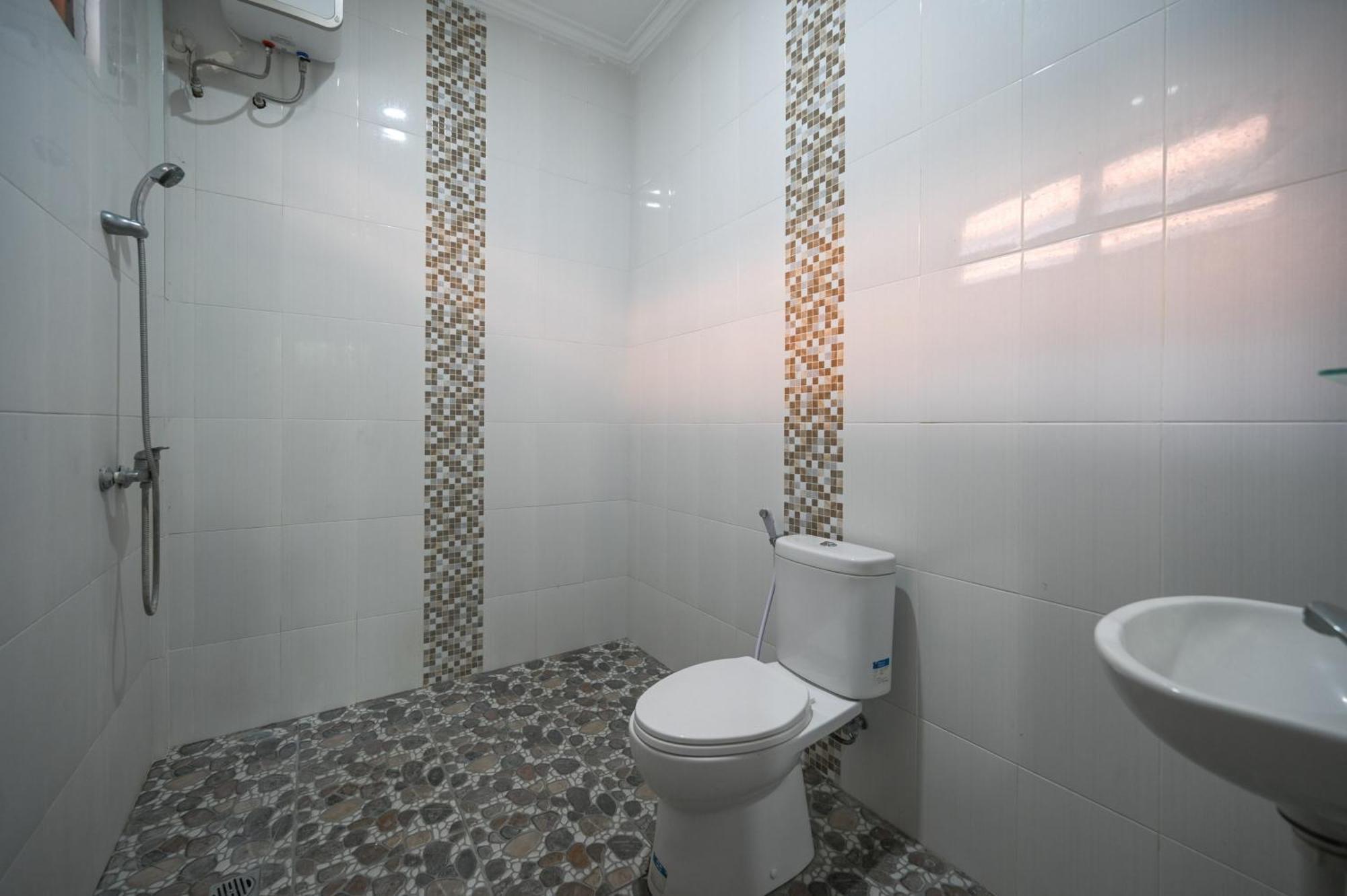 Ceria Guesthouse Seminyak Mitra Reddoorz Buitenkant foto